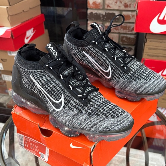 Women’s Nike Vapormax 2021 Flyknit Oreo DH4088-003 - Picture 3 of 8